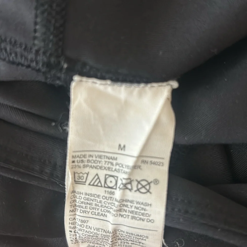 Old Navy Elevate leggings size medium - Picture 9 of 9